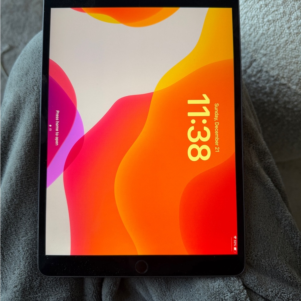 Apple Air 3rd Generation iPad - Black with Vibrant Display